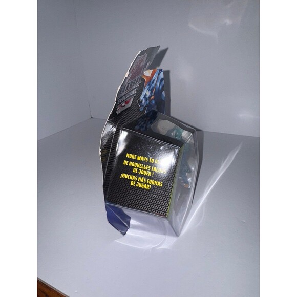 Bakugan Evolutions Geogan Hyenix Collectible Action Figure with Trading Cards - Picture 3 of 8